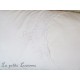 Housse de coussin en linge ancien et broderies anciennes