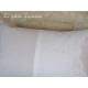 Housse de coussin grise et broderies linge ancien