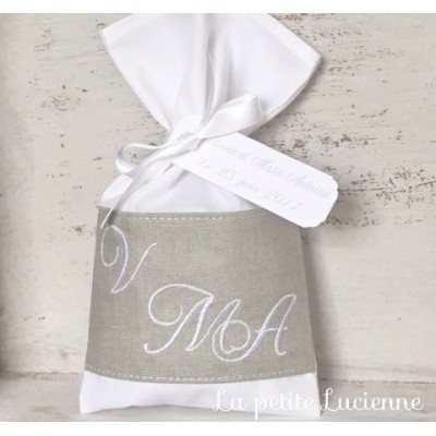 Sachet de dragées brodé monogramme