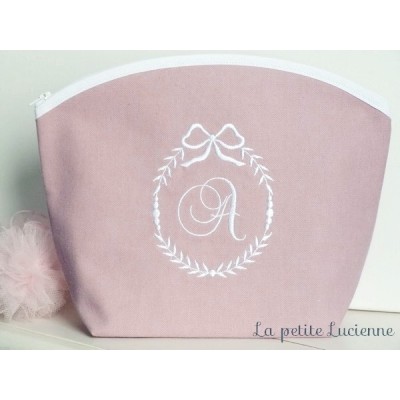 Petite trousse bébé brodée avec crochet simple - Hecten