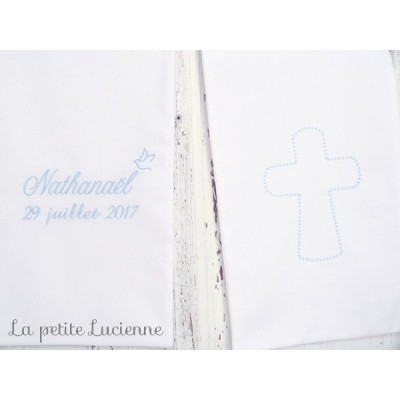 Linge blanc pour baptême avec croix brodée (modèle M)