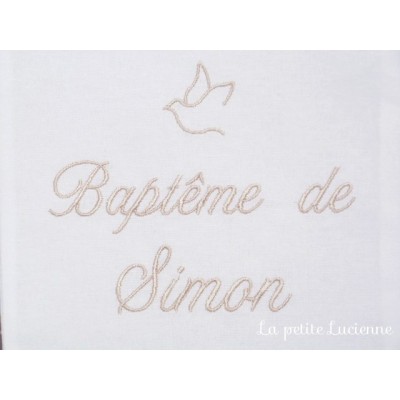 Linge blanc pour baptême personnalisé