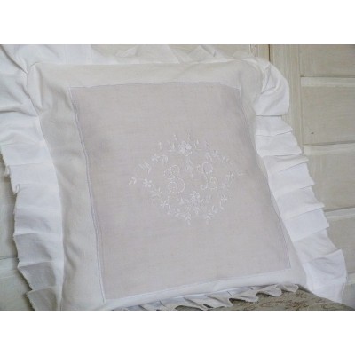 Housse de coussin festonnée en drap ancien