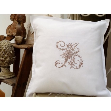 coussin en lin et monogramme 