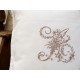 housse de coussin en lin et monogramme 