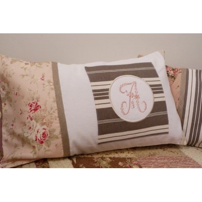 Housse de coussin monogramme Shabby chic