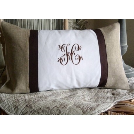 Coussin en lin et monogramme- Mme VB