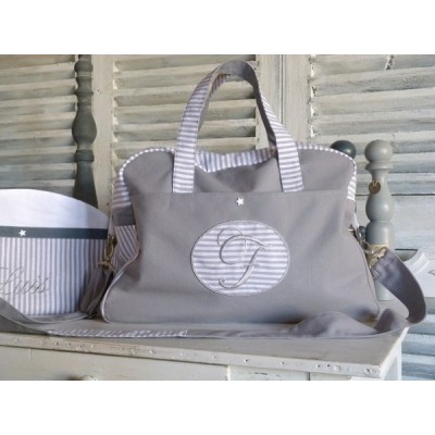 Sac à langer personnalisé brodé gris